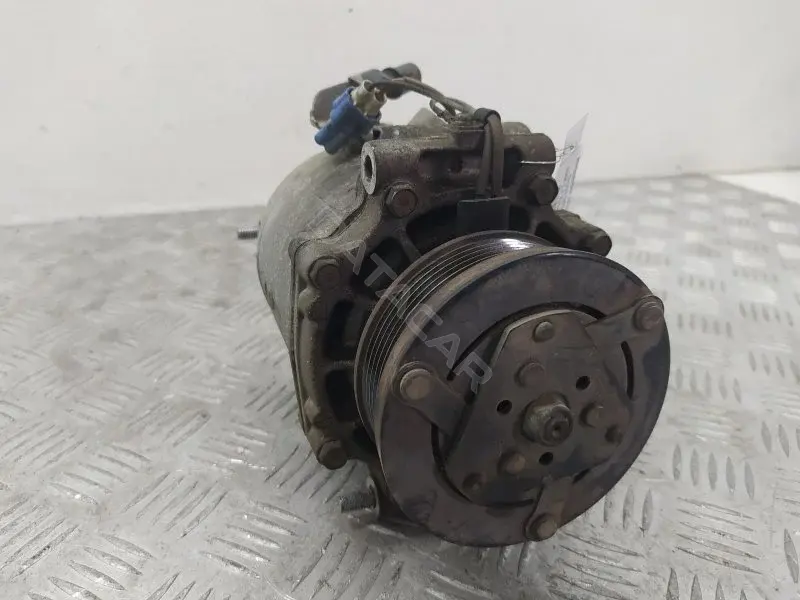 Компрессор кондиционера 7813A068