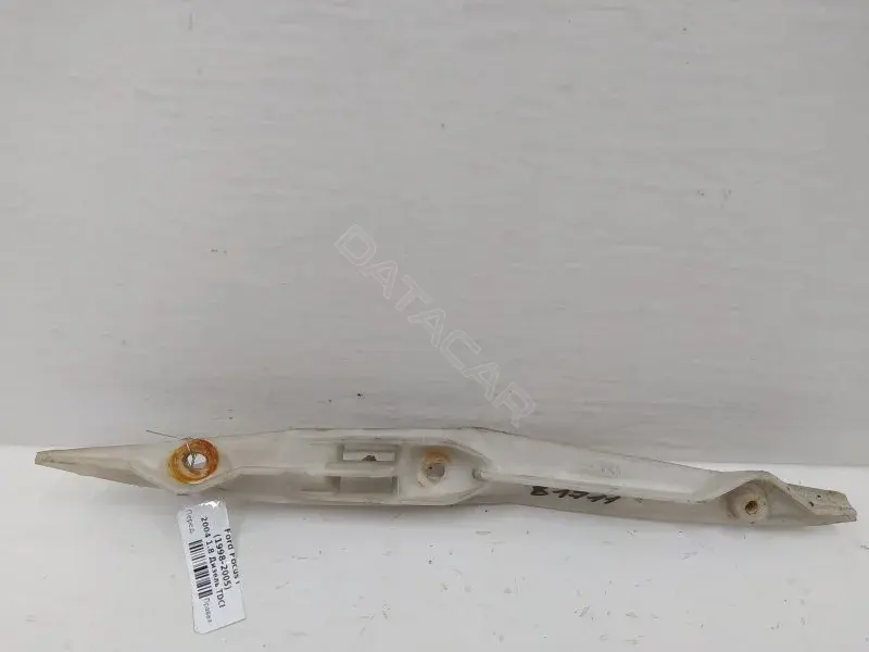 Кронштейн-направляющая бампера 2M5117D958BB