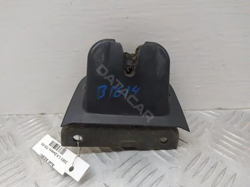 Замок крышки багажника 8E9827520
