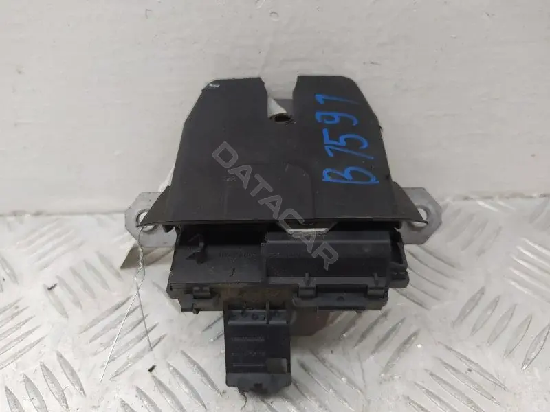Замок крышки багажника 8M51P442A66CB