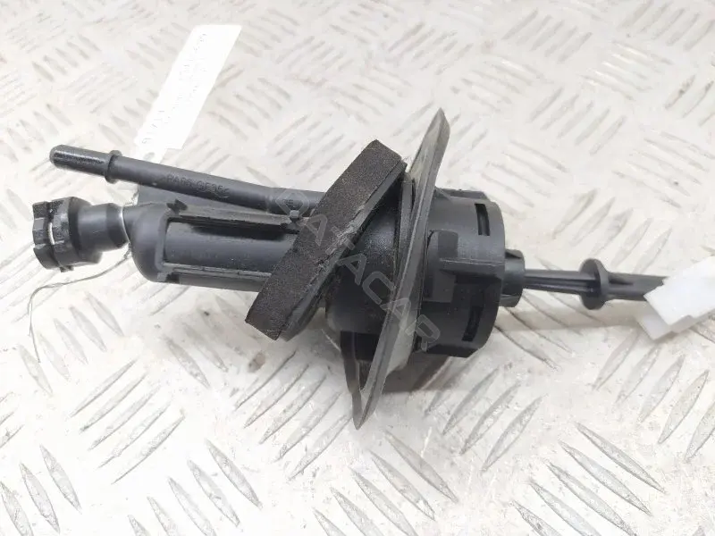 Главный цилиндр сцепления 3M517A543AG