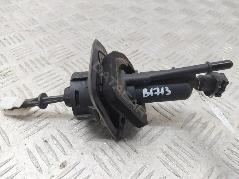 Главный цилиндр сцепления 3M517A543AG