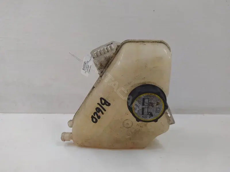 Расширительный бачок 8V218K218B