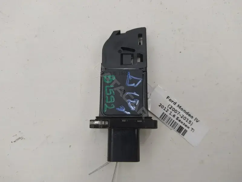 Расходомер воздуха 8V2112B579AA