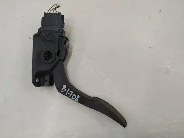Педаль газа 8V219F836AA