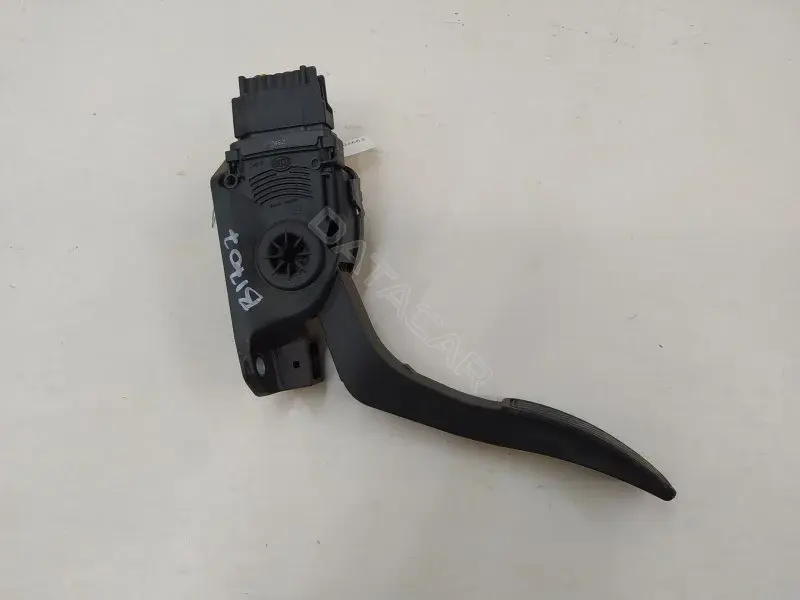 Педаль газа 8V219F836AB