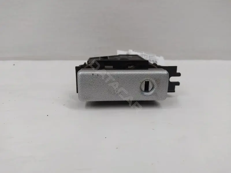 Ручка бардачка 7L5857147B