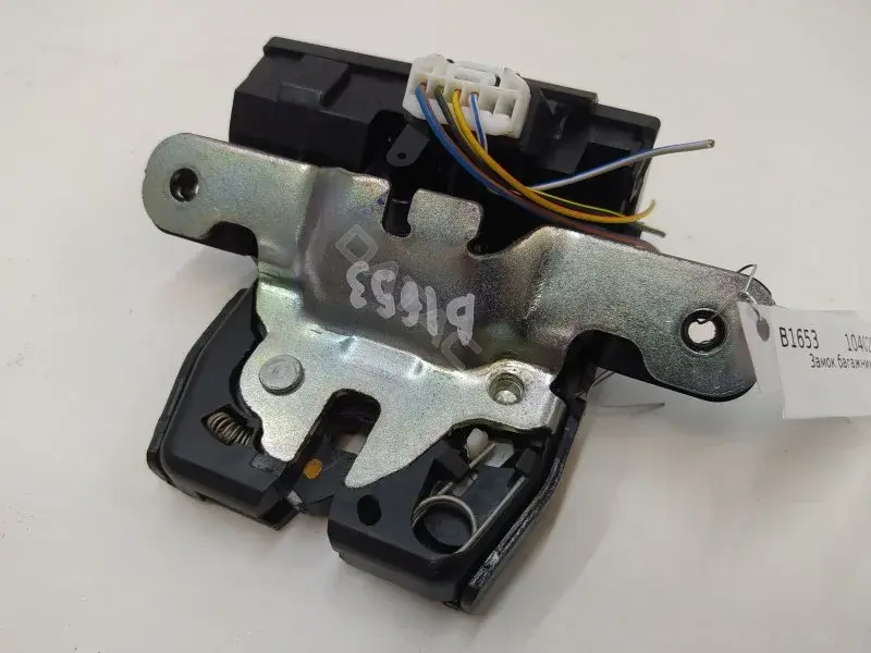 Замок крышки багажника 8A61A442A66BE