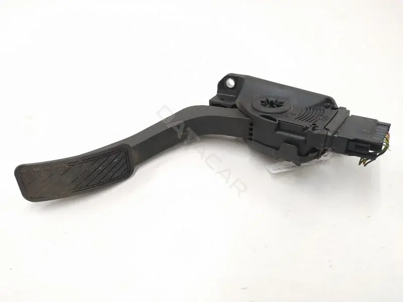 Педаль газа 8V219F836AB