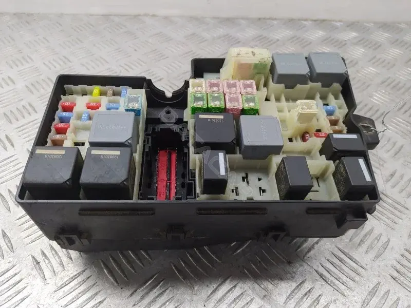 Блок предохранителей AV6T14A067AC