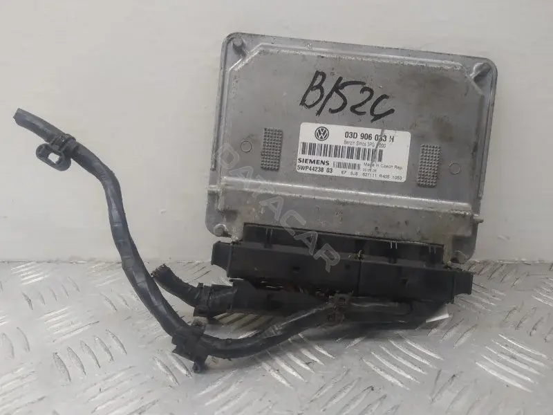 Блок управления двигателем 03D906033H