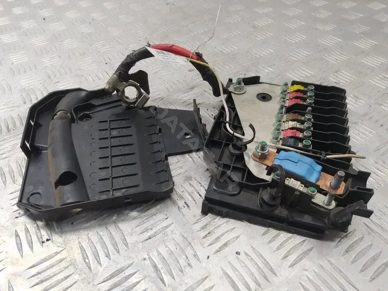 Блок предохранителей AV6T14A067BB