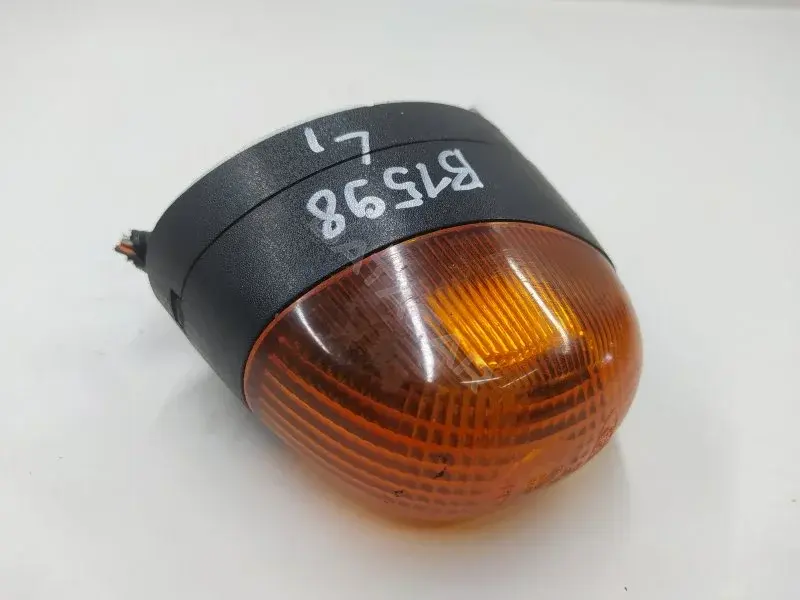 Повторитель передний YC1513B377A