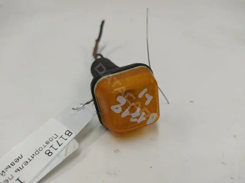 Повторитель передний A2810881
