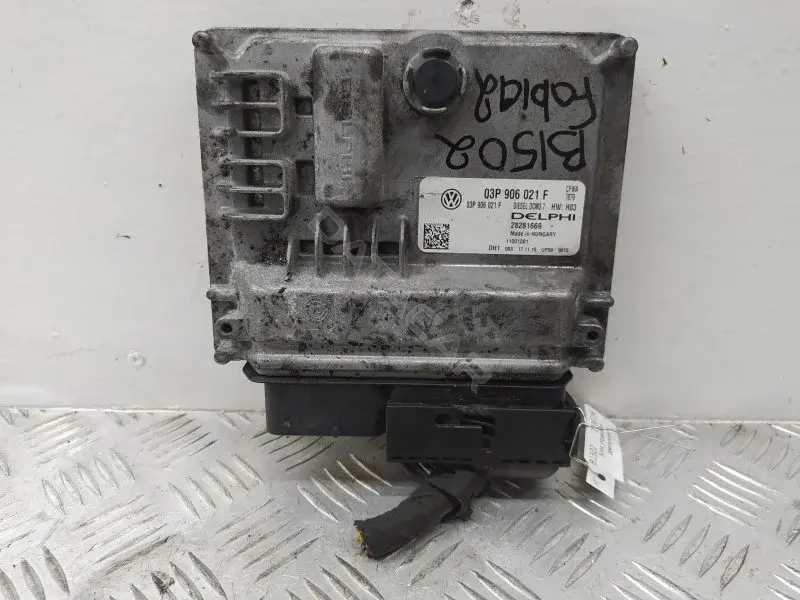 Блок управления двигателем 03P906021F