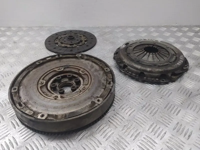 Комплект сцепления AV616477CE