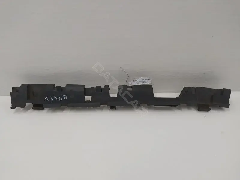 Кронштейн-направляющая бампера MOULD66067