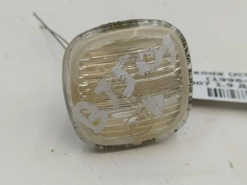 Повторитель передний 1U0949127A