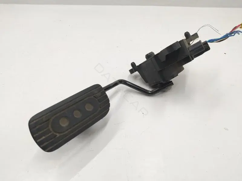 Педаль газа 18002AX700