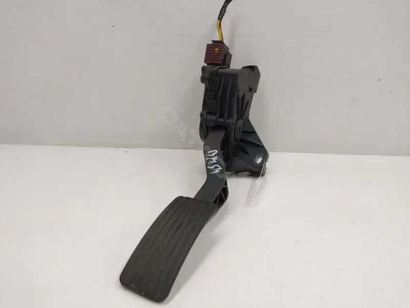 Педаль газа MN125792