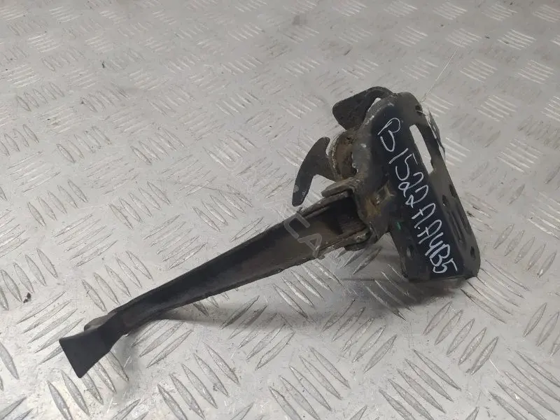 Замок капота 8D0823480