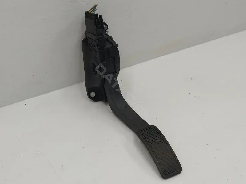 Педаль газа 8V219F836A3B