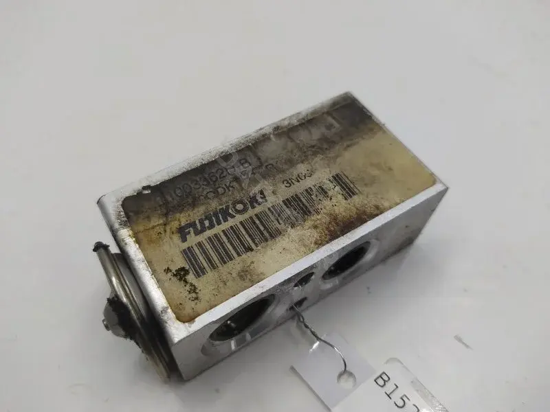 Расширительный клапан кондиционера 11003362D