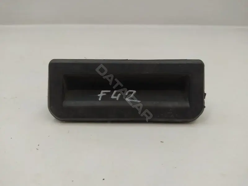 Кнопка крышки багажника 6V0827566