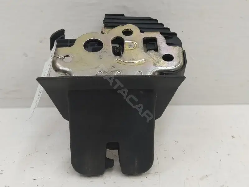 Замок крышки багажника 8R0827505