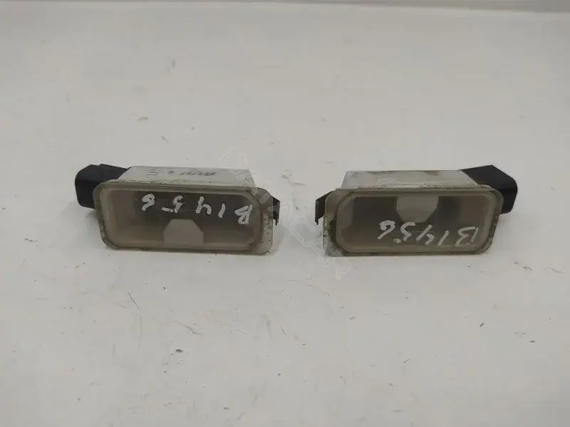 Фонарь подсветки номерного знака 7S7113550AB