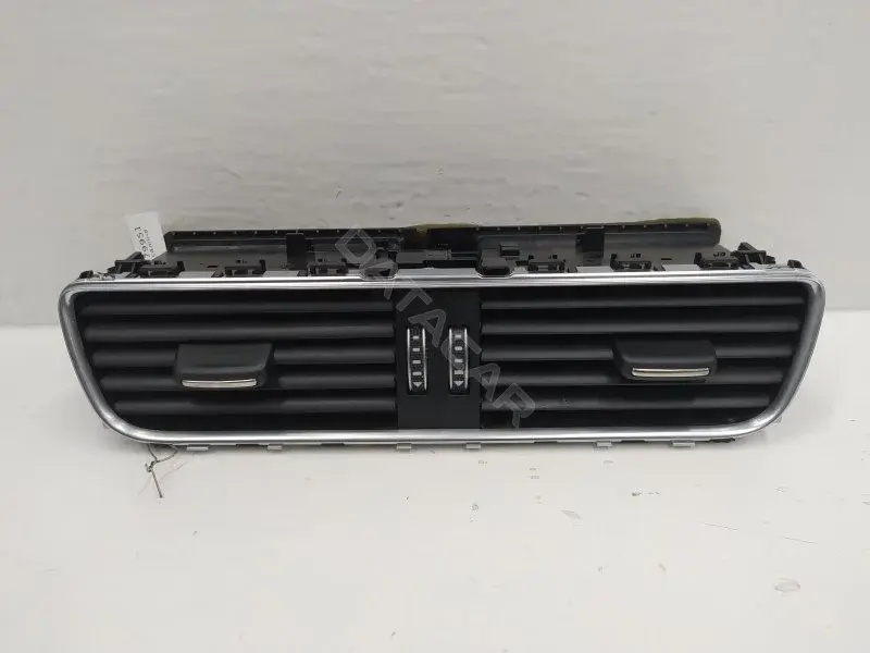 Дефлектор обдува салона 8T2820951D