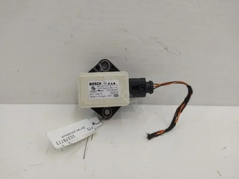 Датчик ускорения 8R0907637B