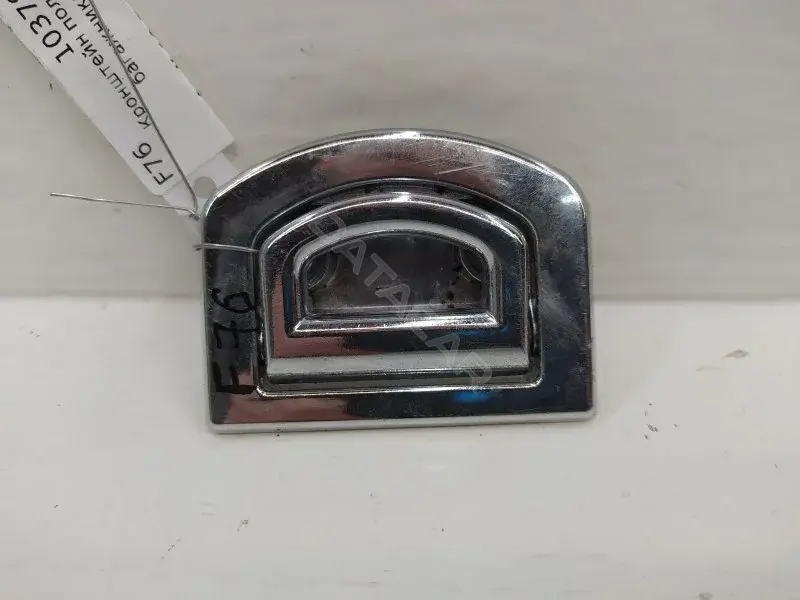 Кронштейн полки багажника 1K0864203