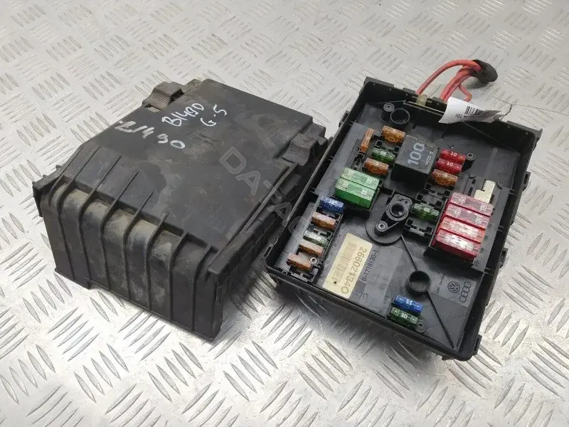 Блок предохранителей 1K0937125A