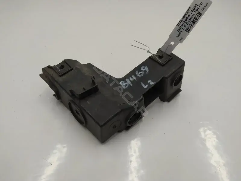 Кронштейн-направляющая бампера 1K5807393A