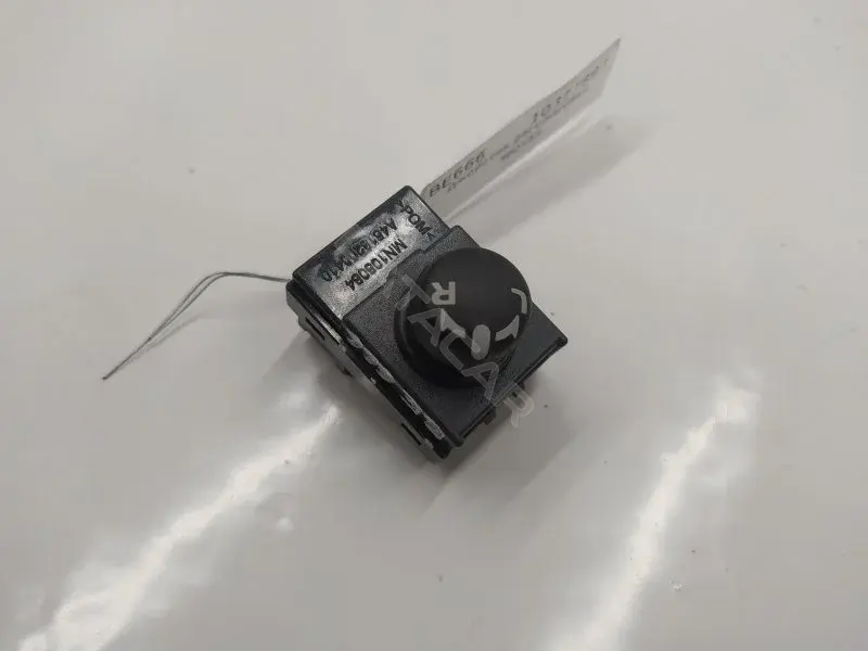 Джойстик регулировки зеркал MN108084