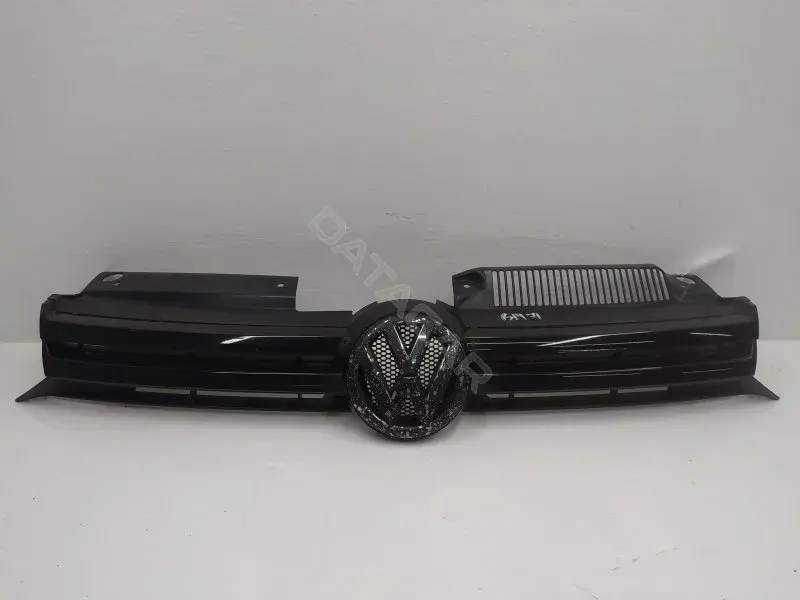 Решетка радиатора 5K0853653