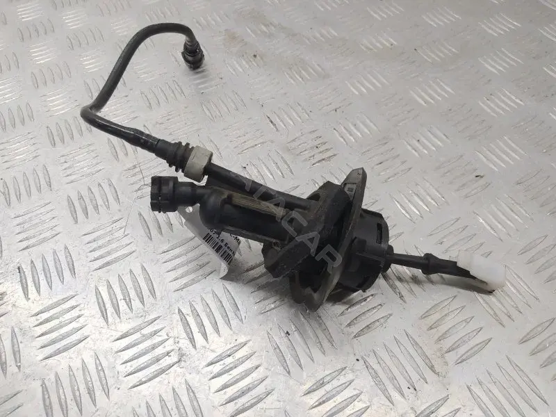 Главный цилиндр сцепления 3M517A543AF