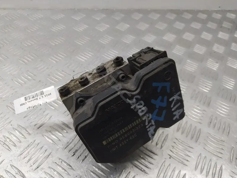 Блок управления АБС 589203U940