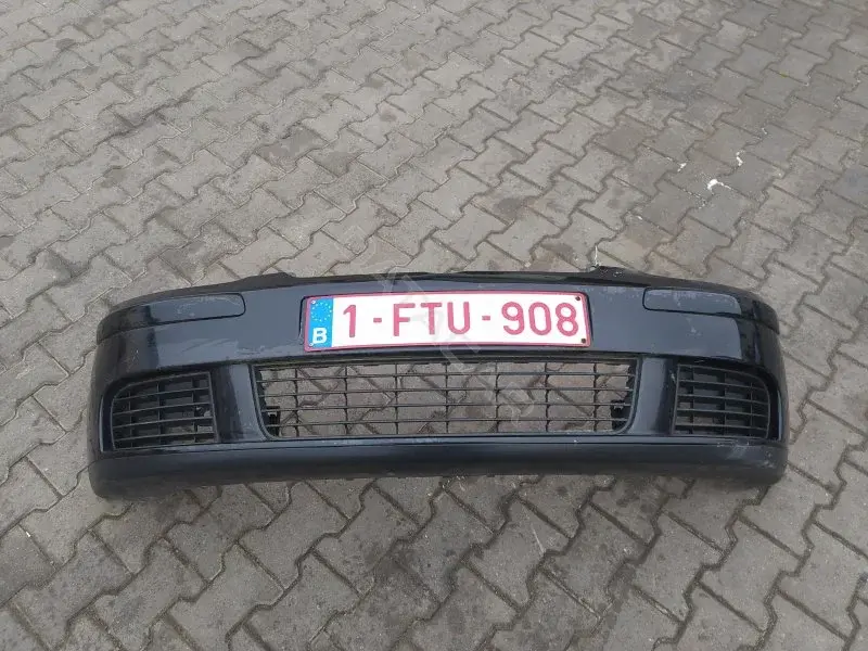 Передний бампер 10374780