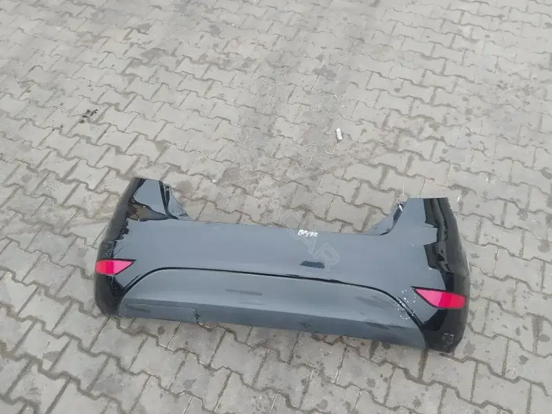 Задний бампер 10374274