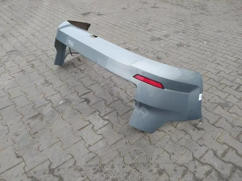 Задний бампер 10373679