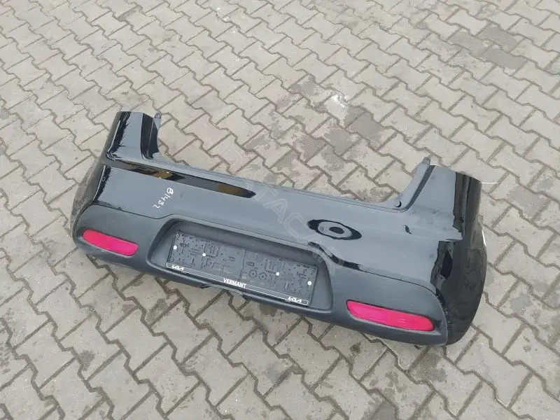 Задний бампер 10373653