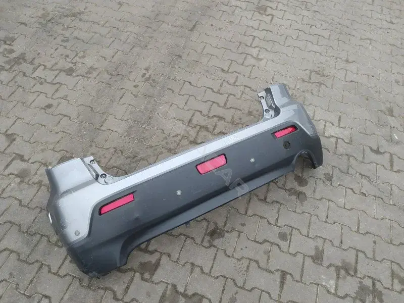 Задний бампер 10373600