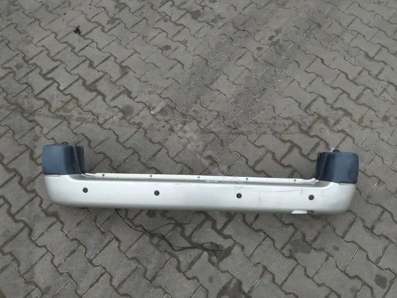 Задний бампер 10373568