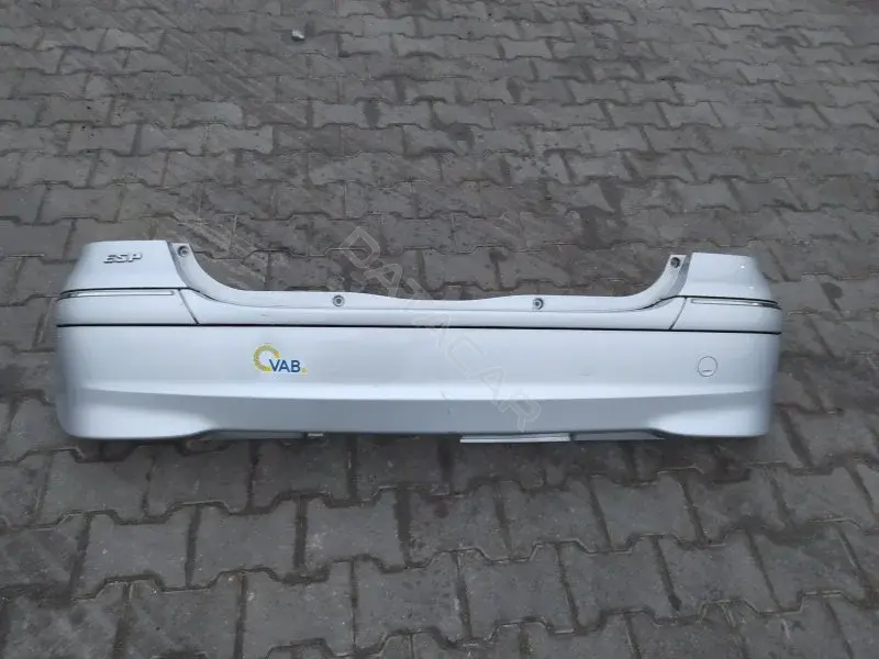 Задний бампер 10373540