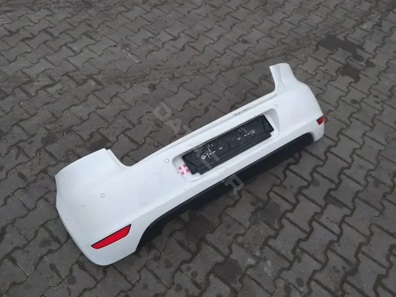 Задний бампер 10373491