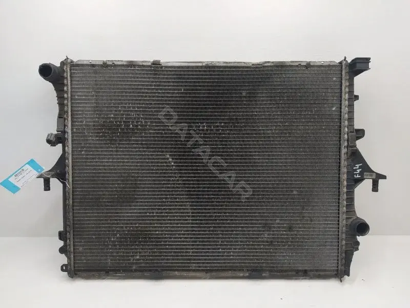 Радиатор охлаждения 7L6121253B