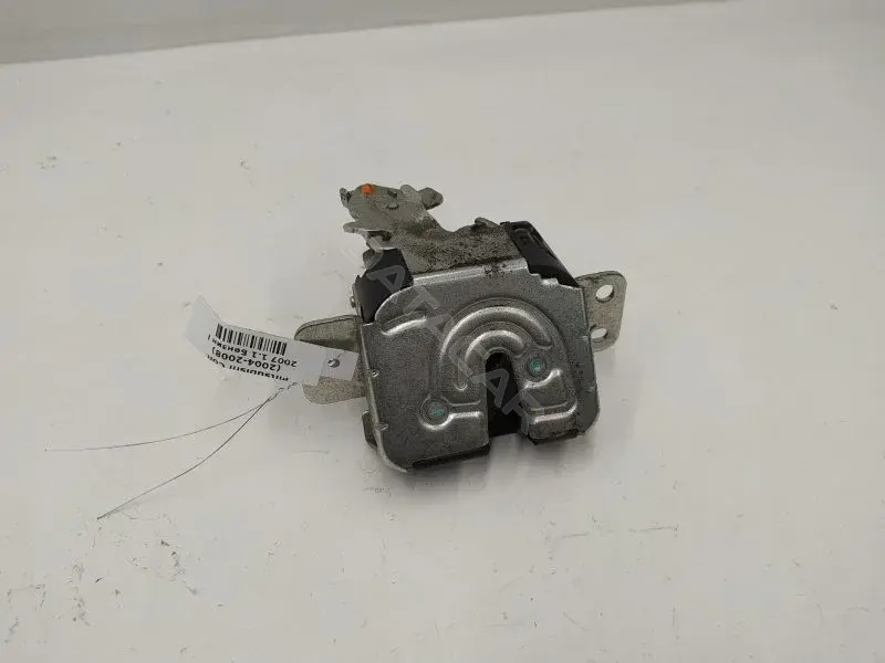 Замок крышки багажника MR959190