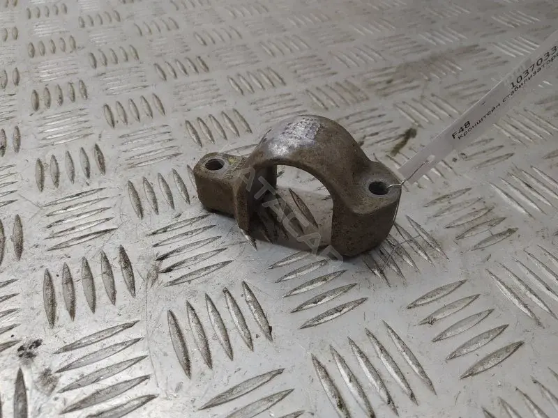 Кронштейн стабилизатора 3D0511439